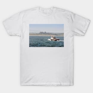 Farne Islands boat off the coast of Northumberland T-Shirt